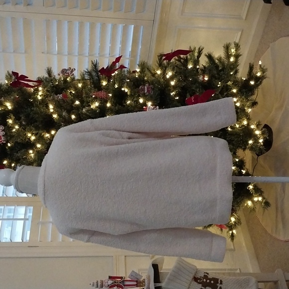 Rare Emxee Holiday Cream Crewneck Pullover Fuzzy Sweater Bear Logo Womens Size M - Picture 4 of 9